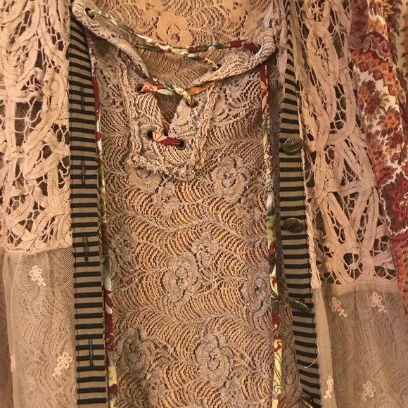 Gimmicks laced up lace top - Picture 6 of 8